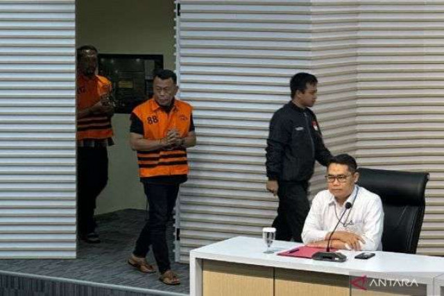 Jadi tersangka, Bupati Ponorogo Sugiri Sancoko dan 3 orang lainnya langsung ditahan