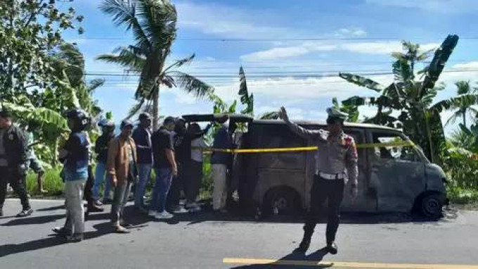 Mobil pengangkut uang terbakar, miliaran Rupiah hangus