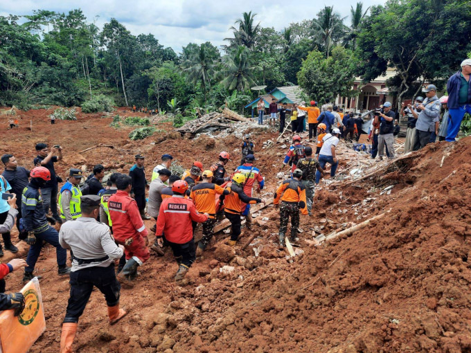 3 meninggal korban longsor di Cilacap, Prabowo perintahan BNPB gerak cepat!