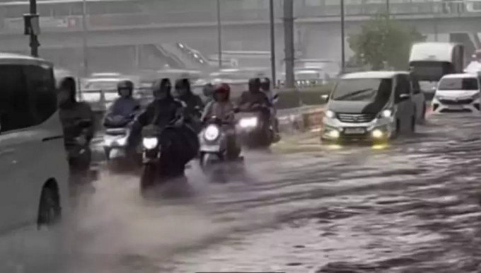 16 RT di Jaksel dan Jakbar terendam banjir akibat hujan deras