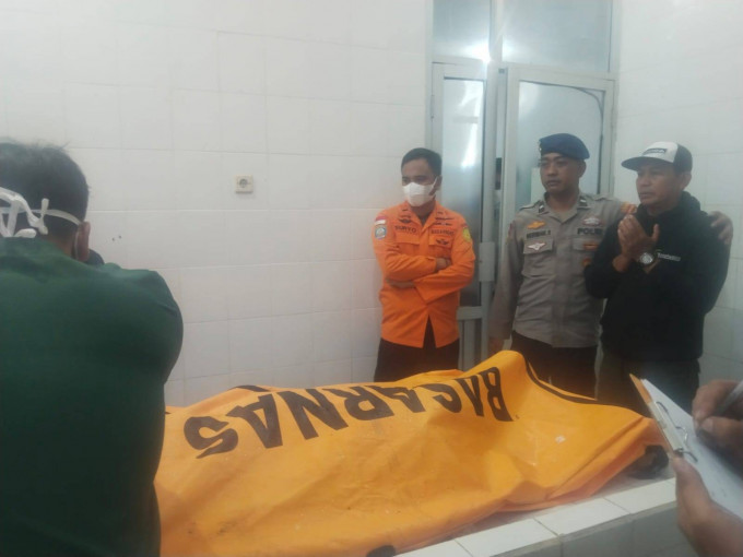 1 dari 2 pemancing terseret ombak Pantai Cikeueus Sukabumi ditemukan tewas dalam kondisi mengenaskan