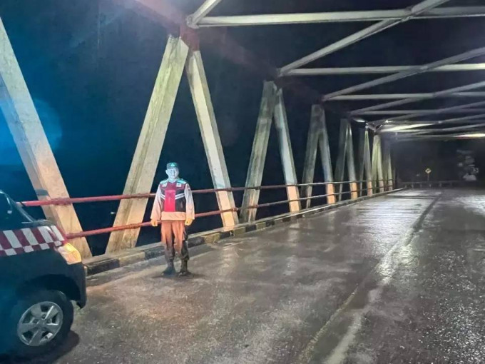 Gunung Semeru meletus, jalur Ampelgading Malang-Lumajang ditutup total