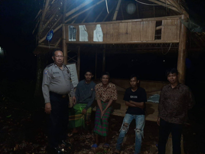 Bhabinkamtibmas Polsek Rumpin Kontrol Satkamling untuk Antisipasi Kerawanan Kamtibmas di Desa Mekarsari