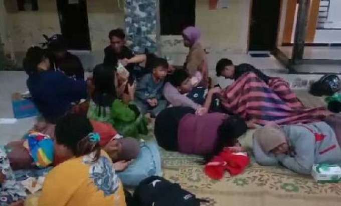 Berdesakan di penampungan, pengungsi erupsi Gunung Semeru mulai terserang penyakit