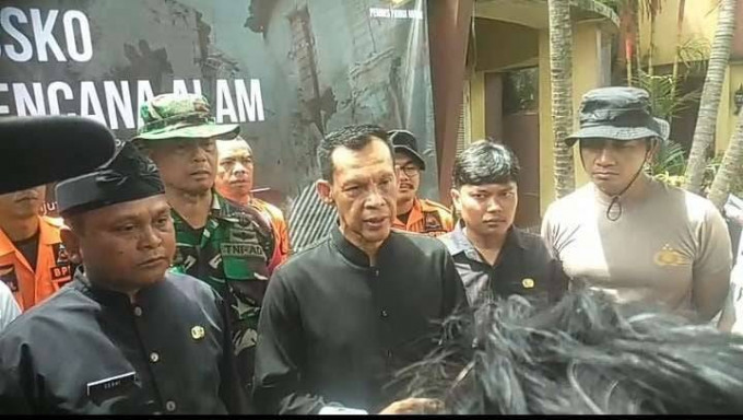 Wabup Bogor Jaro Ade tinjau korban bencana di Ciseeng ‎