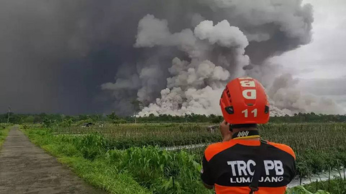Aktivitas Gunung Semeru 157 Letusan Terekam dalam Sehari