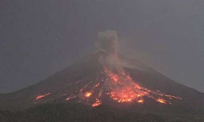 Waspada! Gunung Merapi luncurkan guguran lava 22 kali dalam 24 jam