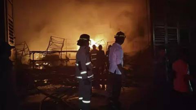 Gudang bahan bangunan di Leuwinutug Bogor kebakaran