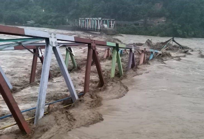 Bencana cuaca ekstrem Sumatera: 4 jembatan putus di Aceh, 20 titik longsor di Sibolga dan Tapteng
