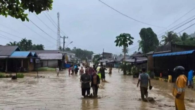 Pulihkan komunikasi yang lumpuh di Sumut, Prabowo kirim 17 Starlink