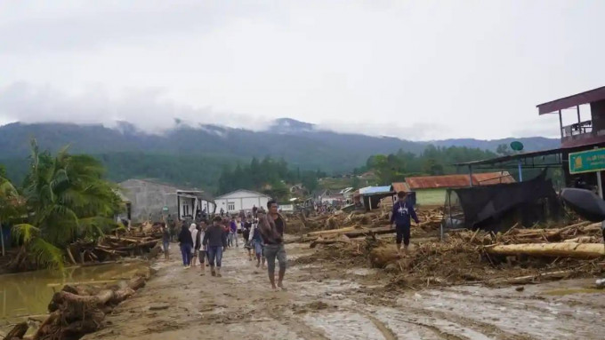 Terobos banjir dan longsor, Bupati dan Wabup Gayo Lues kunjungi kecamatan terparah