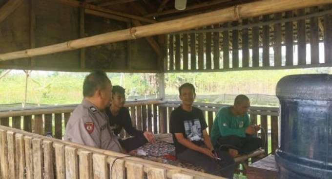 Bhabinkamtibmas Desa Mekarsari Polsek Rumpin Sambang Warga dan Berikan Imbauan Kamtibmas