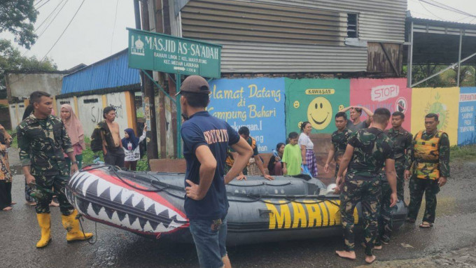 TNI AL kerahkan pasukan elite, kapal perang dan helikopter bantu tangani korban bencana Sumatera
