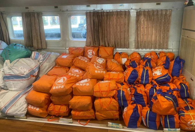 Melalui jalur laut, 27 Ton bantuan logistik disalurkan ke wilayah terdampak bencana di Aceh