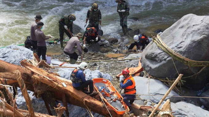 Update korban bencana Sumatera, Senin 1/12: 604 orang meninggal, 464 hilang