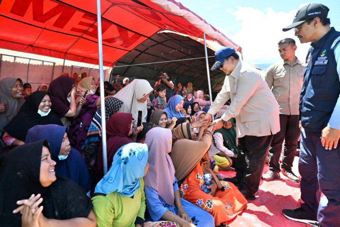Prabowo tinjau posko pengungsian banjir-longsor di Aceh Tenggara, dengar langsung keluhan warga