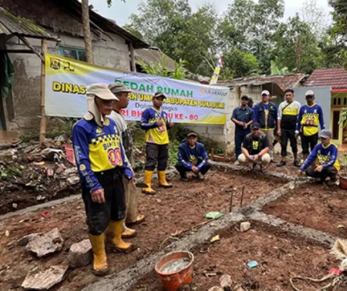 Dinas PU Kabupaten Sukabumi Gelar Bedah Rumah RTLH di Cikidang, Wujud Kepedulian Sosial pada Hari Bakti PU ke-80