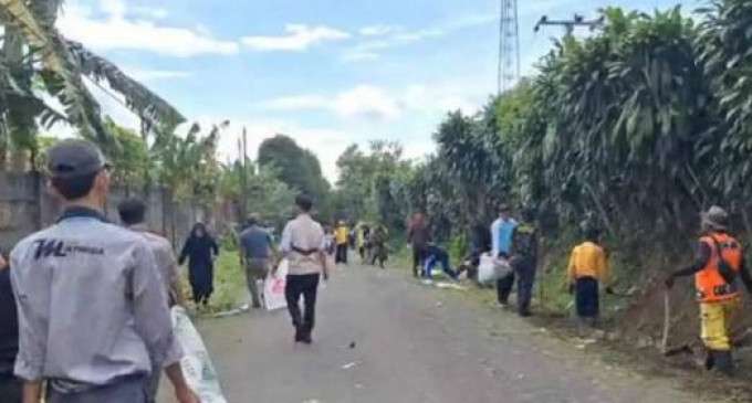 UPTD PU Wilayah III Cicurug Gelar Kerja Bakti Pemeliharaan Jalan di Bojonggenteng