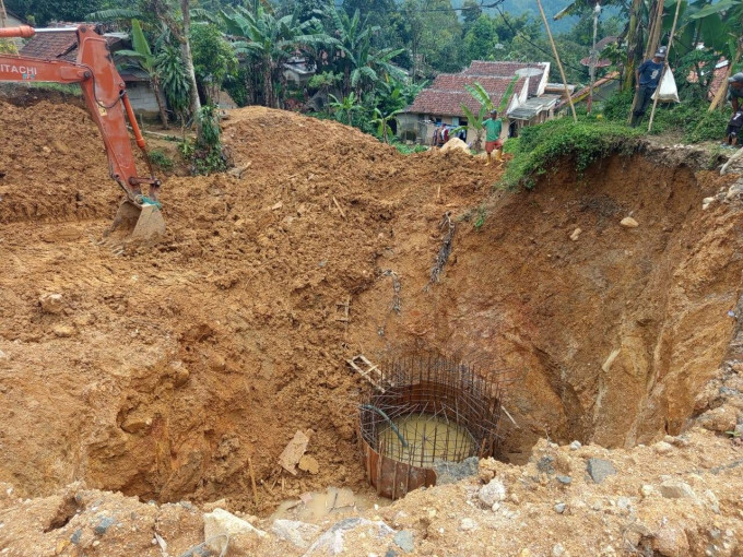 Proyek Jembatan Cisali di Desa Cileuksa mangkrak, kontraktor kabur-kaburan