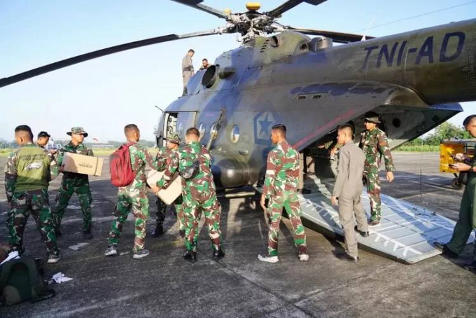 Gaduh bantuan korban bencana Sumatera dilempar dari helikopter, begini kata Panglima TNI