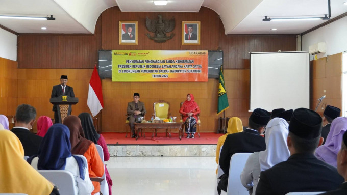 100 PNS Kabupaten Sukabumi Terima Satyalancana Karya Satya dari Presiden RI, Diserahkan Langsung oleh Bupati Asep Japar