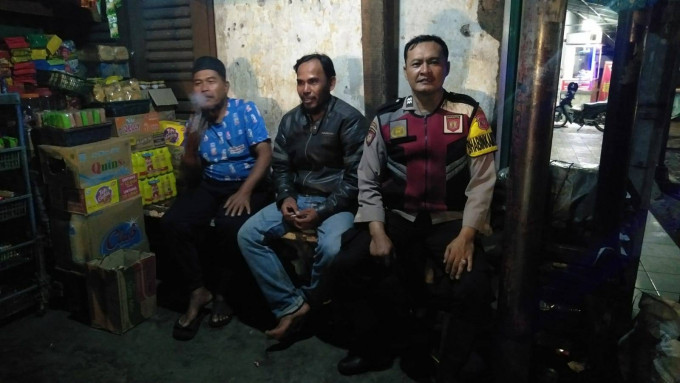Bhabinkamtibmas Polsek Cijeruk Sambangi Satkamling, Perkuat Sinergi dalam Menjaga Kamtibmas