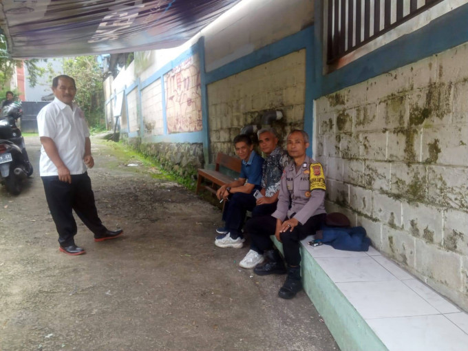 Bhabinkamtibmas Kelurahan Cisarua Polsek Cisarua Polres Bogor berikan imbauan kamtibmas kepada warga