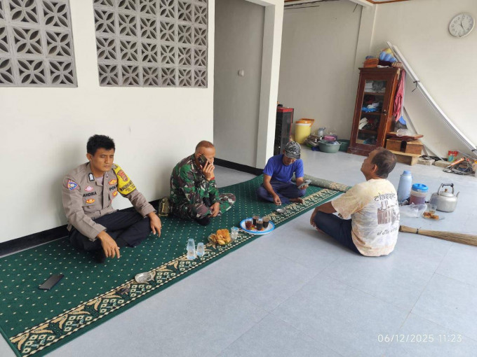Turun ke Masyarakat, Bhabinkamtibmas Polsek Kemang Sampaikan Pesan Kamtibmas di Desa Pabuaran