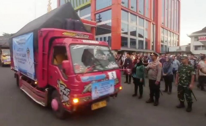 Pemkot Bandar Lampung kirim 13 truk bantuan untuk korban bencana Sumatera