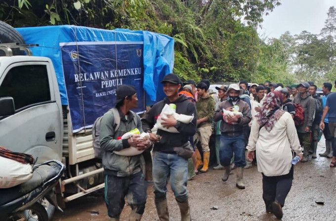 Akses Masih Terputus, Tim Relawan Kemenkeu Peduli Salurkan 1,7 Ton Beras ke Bener Meriah