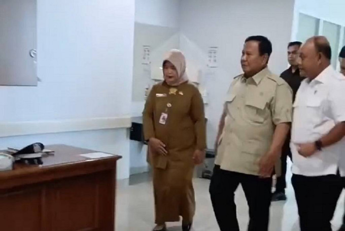 Prabowo besuk guru-siswa SD korban ditabrak mobil MBG di RSUD Koja
