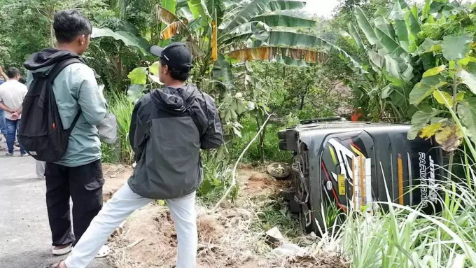 Bus peziarah dari Lampung Timur terguling di jalur ekstrem Kudus