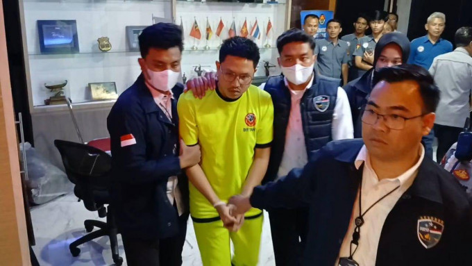 Demi saweran, Resbob hina suku Sunda saat live streaming