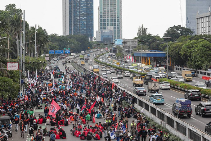 Pengusaha dan buruh sama-sama mengaku dirugikan formula UMP 2026