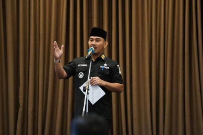 Bupati Bekasi Ade Kuswara dan ayahnya dikabarkan ikut terjaring OTT KPK