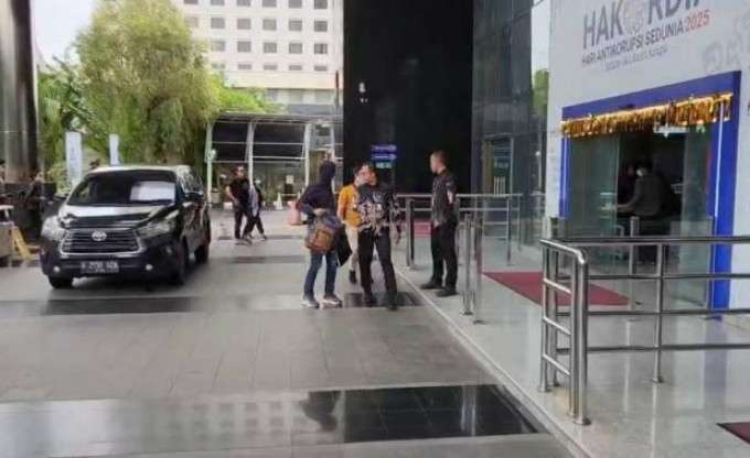 Terjaring OTT,  2 jaksa Kejari HSU Kasel tiba di KPK
