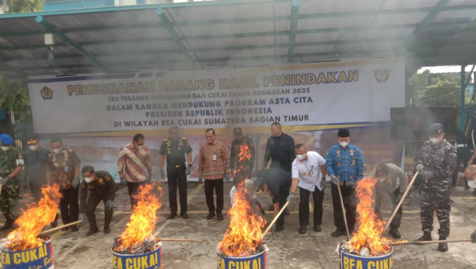 Bentuk Akuntabilitas Penegakan Hukum, Kanwil Bea Cukai Sumbagtim Musnahkan Barang Milik Negara Senilai Rp45,8 Miliar Jelang Akhir Tahun