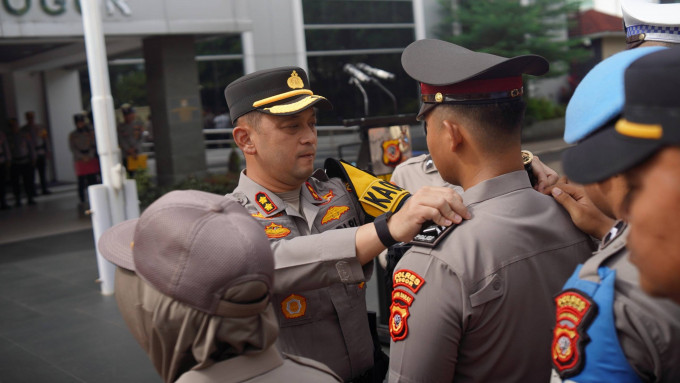 Kapolres Bogor Pimpin Apel Kenaikan Pangkat, Lanjutkan Penanaman Pohon.
