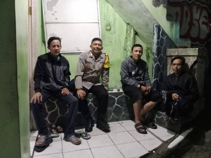 Polsek Cisarua Polres Bogor laksanakan sambang dan kontrol pos kamling Desa Citeko