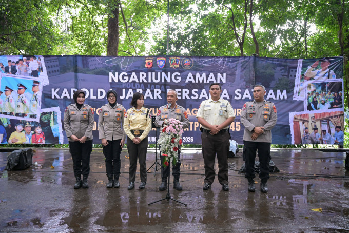 Kapolda Jabar Beri Hadiah Umroh Untuk Polisi Serta Satpam Pada Kegiatan “Ngariung Bareng  Sauyunan Jaga lembur " HUT satpam ke-45