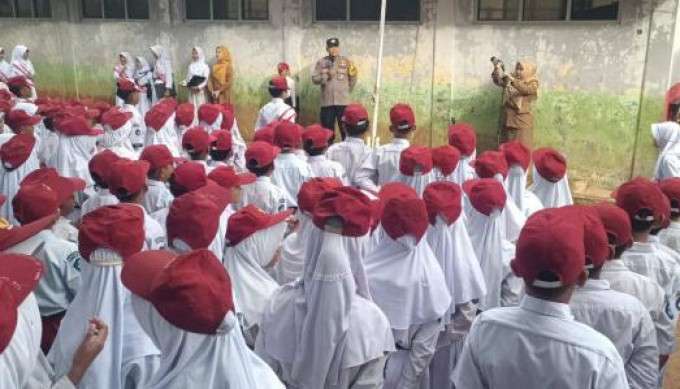 Polsek babakan madang  "POLICE GOES TO SCHOOL" polri hadir beri himbauan kamtibmas siswa siswi untuk pencegahan Aksi tawuran dan jauhi narkoba