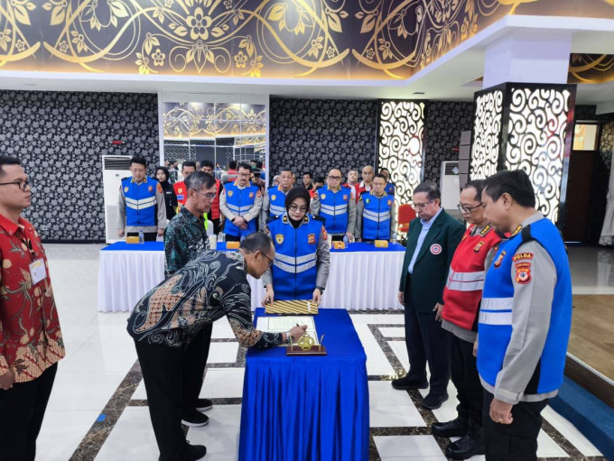 Dansat Brimob Jabar Hadiri Penandatanganan Pakta Integritas SIPSS 2026