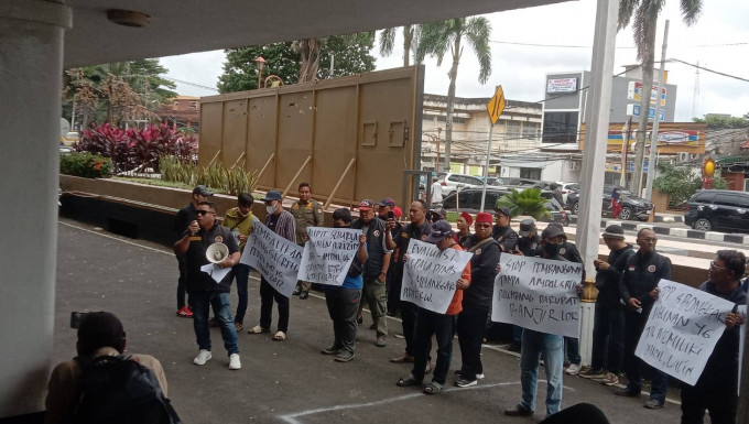 Diduga Langgar RTRW dan Sempadan Sungai, Izin Pembangunan Ruko di Palembang Dipertanyakan