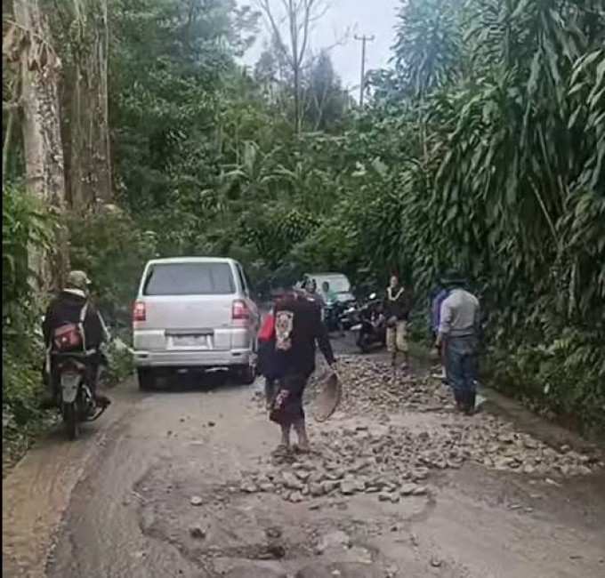 Respon Keluhan Warga, Dinas PU Kabupaten Sukabumi Lakukan Penanganan Darurat Jalan Cipanas–Kabandungan