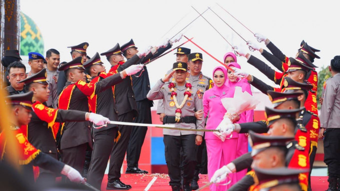 Kapolda Sumsel Pimpin Langsung Pelepasan Irjen Pol Andi Rian R Djajadi dalam Tradisi Penuh Makna