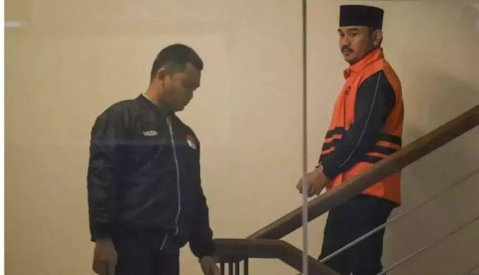 Asal-usul mobil Toyota Land Cruiser Bupati Bekasi ditelusuri KPK