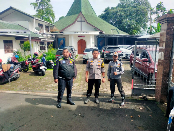 Polsek Megamendung Polres Bogor Giat Pengamanan Gereja Nehemia