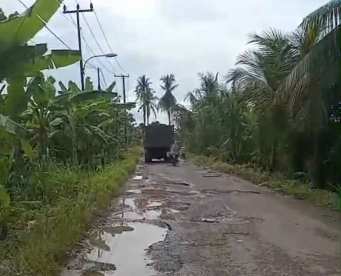 Jalan Suka Damai–Pedamaran I Rusak Parah, Pemkab OKI Dinilai Abai pada Janji Infrastruktur