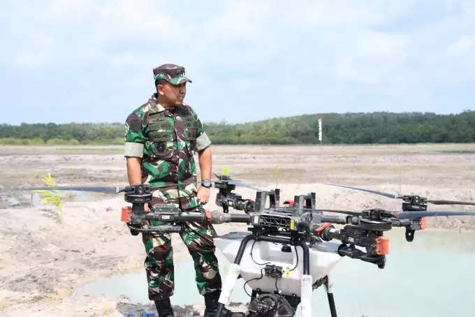 Tanam Padi Bersama Petani, Danrem 044/Gapo Perkuat Sinergi Ketahanan Pangan
