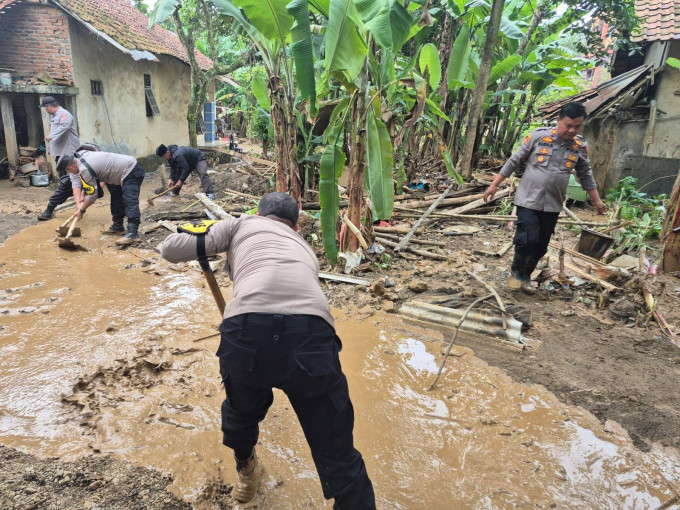 Personel Polsek cigudeg terjun langsung hadir untuk masyarakat 